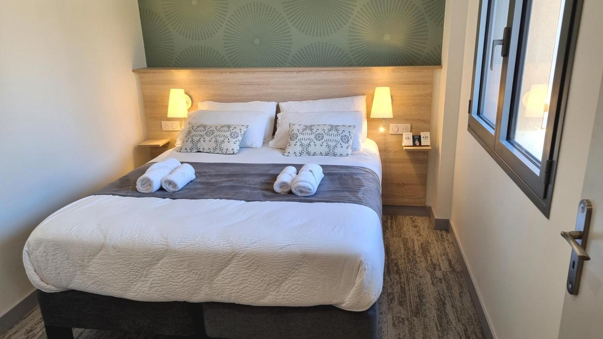 Logis Hotel Archambeau Thonac Eksteriør bilde