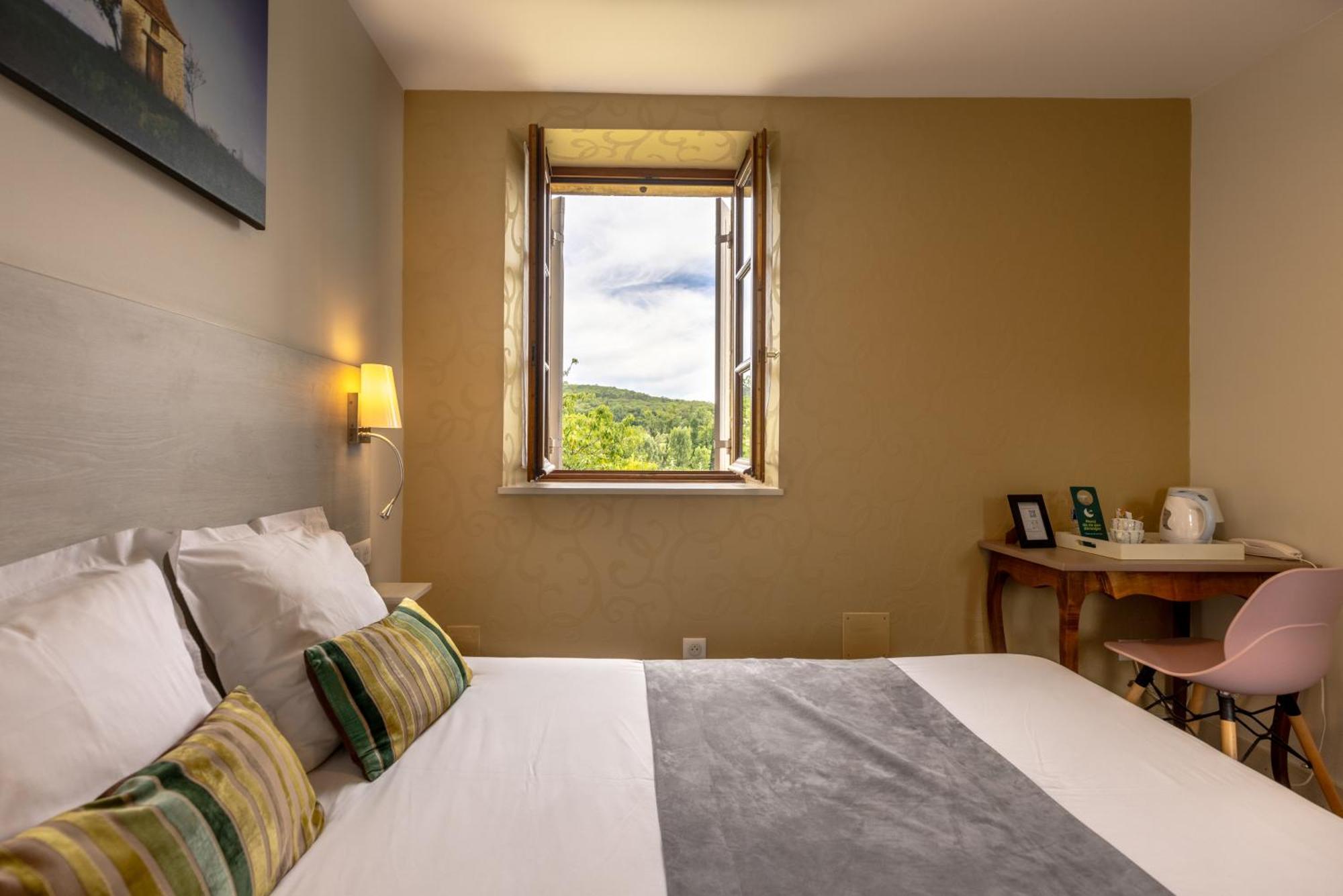 Logis Hotel Archambeau Thonac Eksteriør bilde